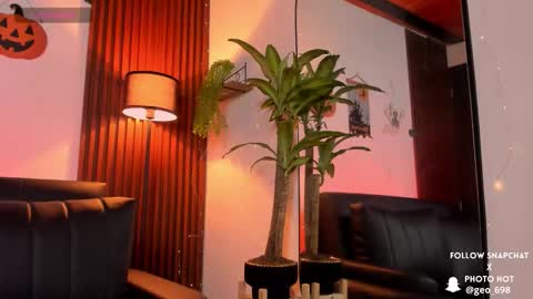 Snapshot of georgina_caruso chatting on 10-19-25, 04:57 Georgina Caruso online show from 10-19-25, 04:57