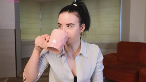 Snapshot of georginatrue chatting on 10-12-25, 03:05 My name is Kelly online show from 10-12-25, 03:05