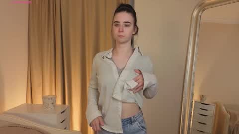 Snapshot of georginatrue chatting on 10-17-25, 03:10 My name is Kelly online show from 10-17-25, 03:10