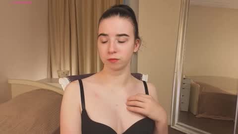 Snapshot of georginatrue chatting on 10-18-25, 03:09 My name is Kelly online show from 10-18-25, 03:09