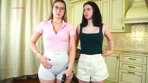 Snapshot of georginatrue chatting on 11-11-25, 03:06 My name is Kelly online show from 11-11-25, 03:06