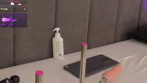 Kendal  online show from 12-24-24, 12:55