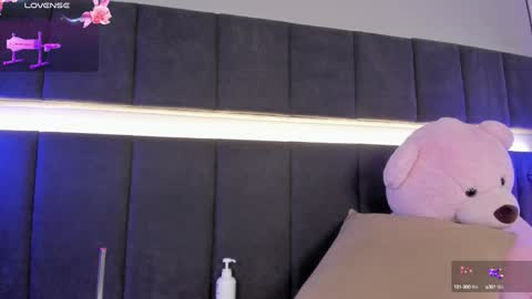 Kendal  online show from 01-25-25, 02:37