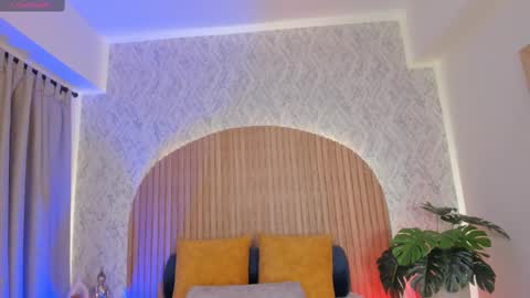 Kendal  online show from 09-26-25, 01:59