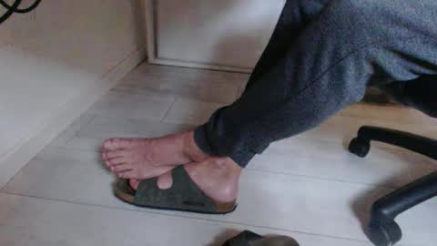 Snapshot of germansolebro chatting on 09-17-25, 06:48 GermanSoleBro online show from 09-17-25, 06:48