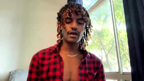 Snapshot of gerson229 chatting on 10-25-25, 11:29 gerson229 online show from 10-25-25, 11:29