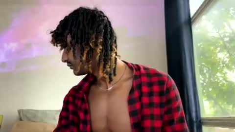 Snapshot of gerson229 chatting on 10-28-25, 11:14 gerson229 online show from 10-28-25, 11:14