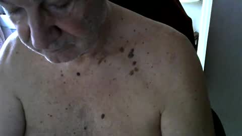 Snapshot of gh1952ma chatting on 02-12-25, 10:24 Gisse online show from 02-12-25, 10:24