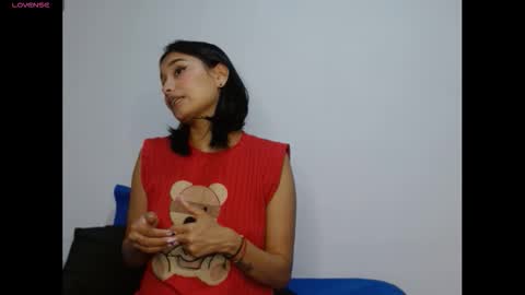 Snapshot of gia_lee10 chatting on 10-23-25, 12:32 Gia Lee online show from 10-23-25, 12:32