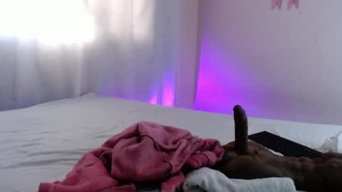 Snapshot of giagh_ chatting on 10-01-25, 03:18 Gia online show from 10-01-25, 03:18