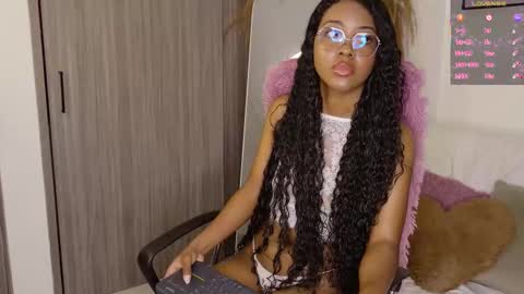 Snapshot of gianellaarittza chatting on 09-15-25, 06:08 Gia online show from 09-15-25, 06:08