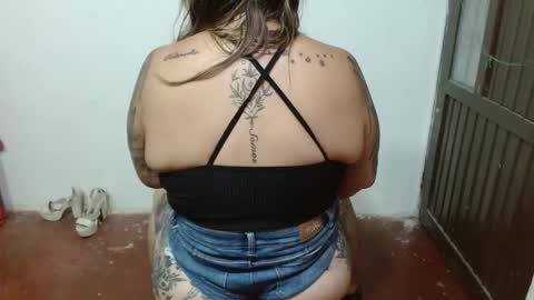 Snapshot of giannaswift chatting on 12-14-25, 05:07 Gianna.. online show from 12-14-25, 05:07