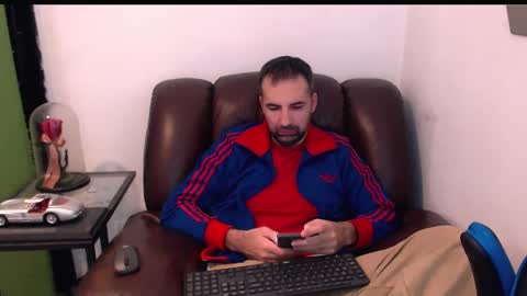 Snapshot of gianni_lion chatting on 01-26-25, 04:30 Gianni online show from 01-26-25, 04:30