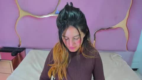 GiaRoussel online show from 01-08-25, 02:25