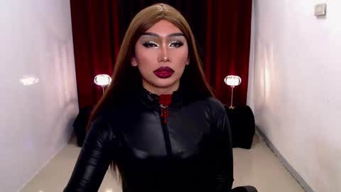 Snapshot of giaxxx01 chatting on 12-17-24, 03:39 Gia X online show from 12-17-24, 03:39