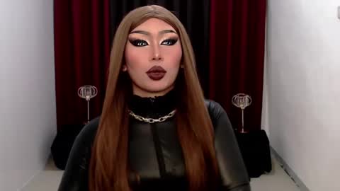 Snapshot of giaxxx01 chatting on 01-12-25, 07:43 Gia X online show from 01-12-25, 07:43