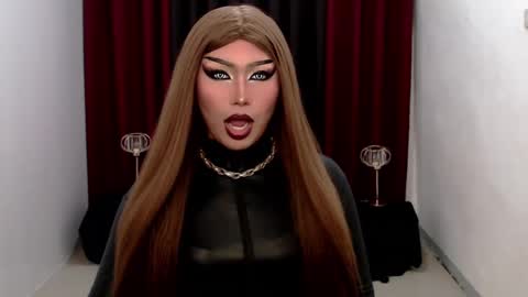 Snapshot of giaxxx01 chatting on 01-12-25, 10:45 Gia X online show from 01-12-25, 10:45