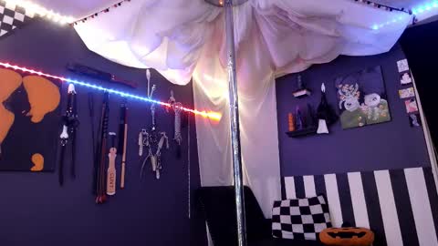 Snapshot of gigglemethis22 chatting on 11-08-25, 04:07 Giggles online show from 11-08-25, 04:07