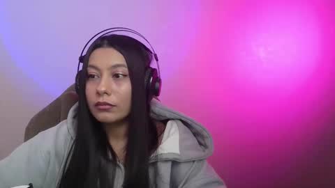 Snapshot of gigglepuff_ chatting on 12-18-25, 08:09 gigglepuff_ online show from 12-18-25, 08:09