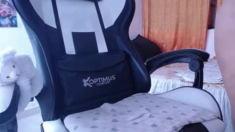 Snapshot of gigi_queens chatting on 10-03-25, 04:59 gigi online show from 10-03-25, 04:59