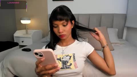 Snapshot of gigi_strawberry chatting on 09-10-25, 04:45 GIGI online show from 09-10-25, 04:45