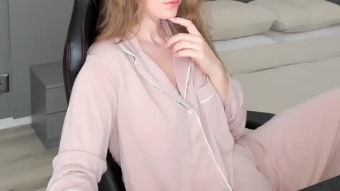 gigihadd online show from 01-20-25, 01:11