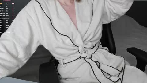 gigihadd online show from 11-29-25, 05:49