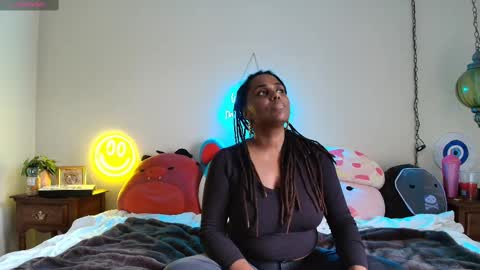 Snapshot of gigimcfee chatting on 09-23-25, 09:18 G Money online show from 09-23-25, 09:18