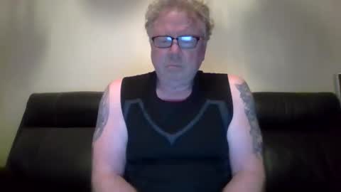 gimmmieoooo online show from 03-18-26, 09:01