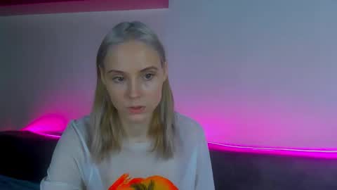 Snapshot of gina_lovelyy chatting on 12-05-25, 08:12 Gina online show from 12-05-25, 08:12