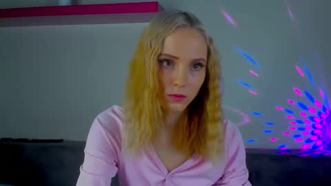 Snapshot of gina_lovelyy chatting on 12-22-25, 11:07 Gina online show from 12-22-25, 11:07