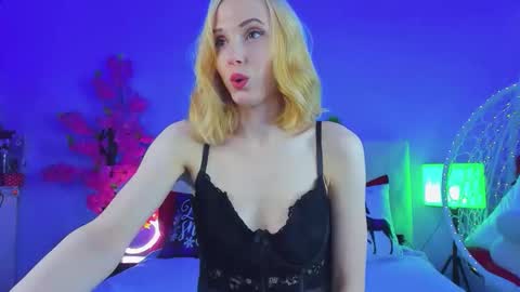 Snapshot of gina_lovelyy chatting on 01-17-26, 12:48 Gina online show from 01-17-26, 12:48