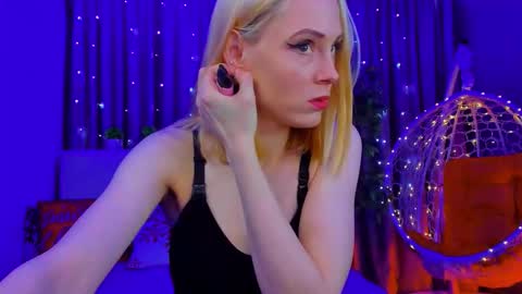 Snapshot of gina_lovelyy chatting on 02-08-26, 12:47 Gina online show from 02-08-26, 12:47