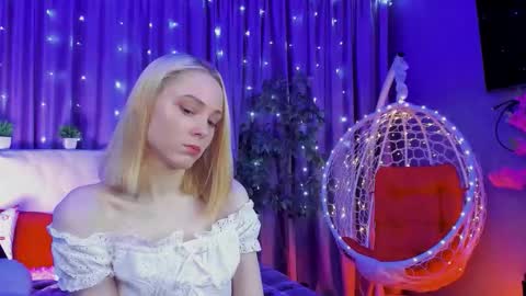 Snapshot of gina_lovelyy chatting on 02-14-26, 01:24 Gina online show from 02-14-26, 01:24