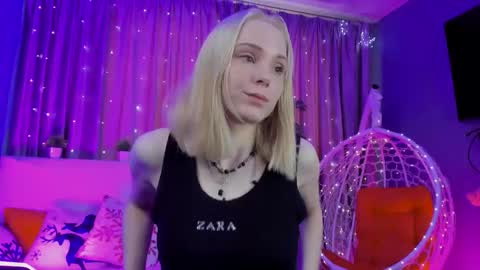 Snapshot of gina_lovelyy chatting on 02-27-26, 02:33 Gina online show from 02-27-26, 02:33