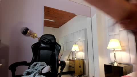 Snapshot of ginebra_ness chatting on 12-16-24, 01:22 Ginebra Ness online show from 12-16-24, 01:22