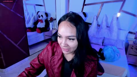 Snapshot of ginebra_ness chatting on 01-05-25, 01:36 Ginebra Ness online show from 01-05-25, 01:36