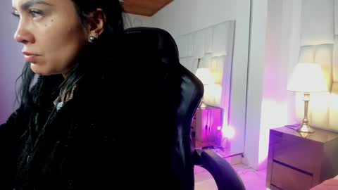 Snapshot of ginebra_ness chatting on 01-20-25, 12:07 Ginebra Ness online show from 01-20-25, 12:07
