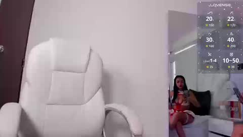 Snapshot of ginebra_ness chatting on 09-19-25, 02:07 Ginebra Ness online show from 09-19-25, 02:07