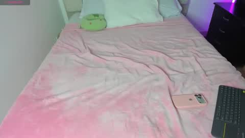 Sophie online show from 12-16-25, 01:21