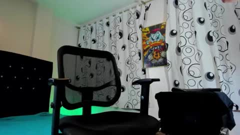 Snapshot of giomar_reyes chatting on 10-26-25, 08:31 GIOMAR REYES online show from 10-26-25, 08:31