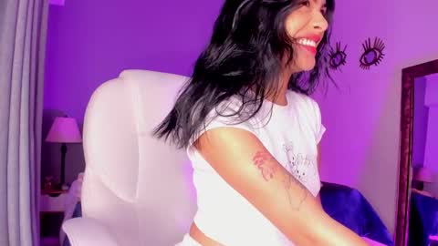 Giovanna  online show from 11-28-25, 05:43