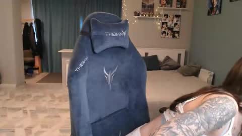 Secret online show from 04-12-26, 09:36