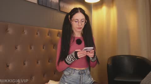 Nikki online show from 11-21-25, 12:04