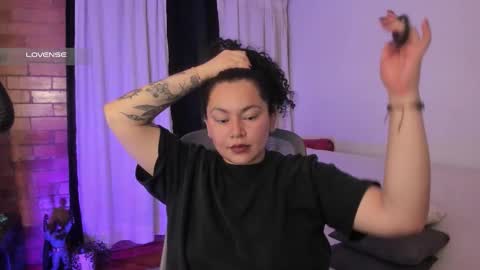 girl_inline online show from 11-18-25, 12:49