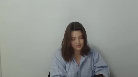 Snapshot of girl_leya chatting on 10-26-25, 08:15 girl_leya online show from 10-26-25, 08:15