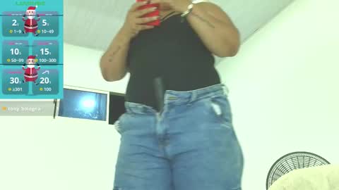 Snapshot of girl_luna_ chatting on 12-21-25, 01:46 girl_luna_ online show from 12-21-25, 01:46