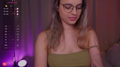 Snapshot of girl_peach_ chatting on 02-26-25, 07:49 Kate online show from 02-26-25, 07:49