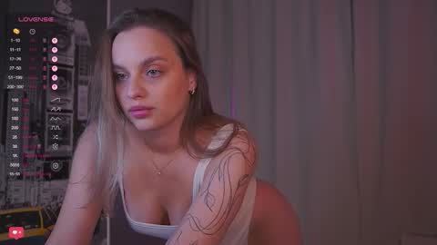 Snapshot of girl_peach_ chatting on 10-31-25, 07:37 Kate online show from 10-31-25, 07:37