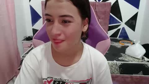 girl_princess18 online show from 11-06-25, 02:45